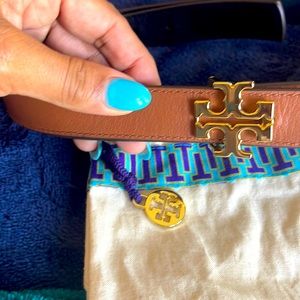 💯 Authentic Tory Burch Reversible Royal Tan and Black Leather Belt.  VGUC.